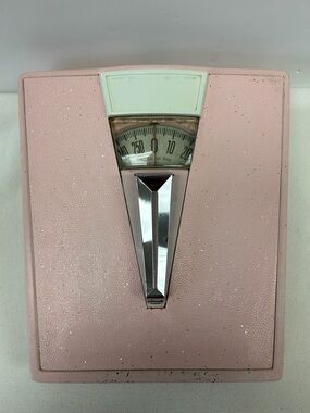 Vintage / Mid Century Modern 1950’s DETECTO     10 x 11.5 pink metal scale